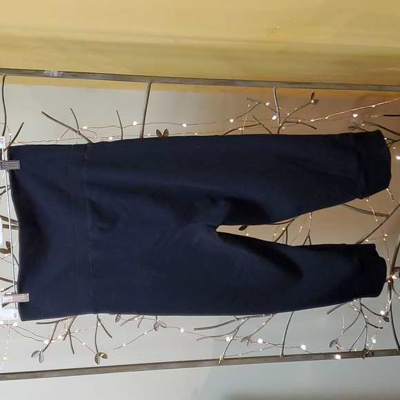 Fabletics black fold over Capri workout pants - Picture 2 of 6